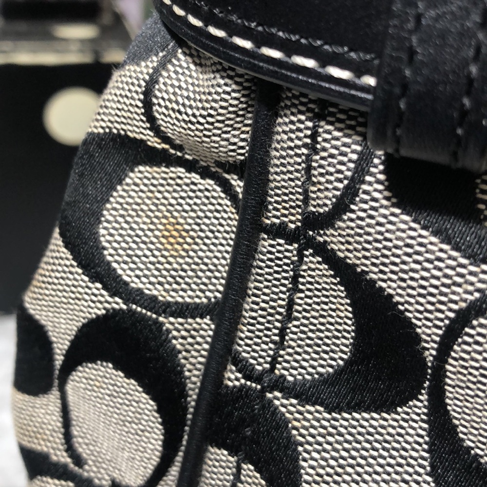Coach Hamptons Signature C Medium Carryall Tote Bag. In GUC
Black Leather - Picture 10 of 15
